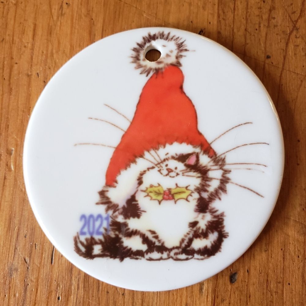 Kitty with santa hat, 3 inch white ceramic ornament